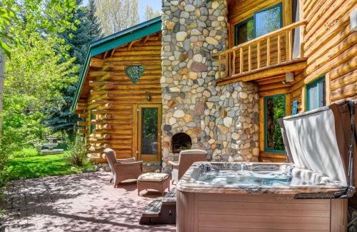 Hailey Casa | Life on Easy Street with Hot Tub 7 Mi to Dwtn!