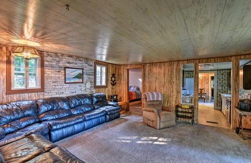 Winthrop Casa | Life on the Lake with Private Dock and Fire Pit!