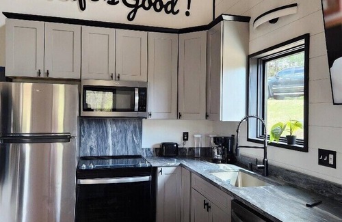 Brevard Cabina | Life's Good Creek Side Retreat