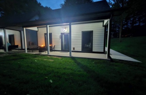 Brevard Cabina | Life's Good Creek Side Retreat