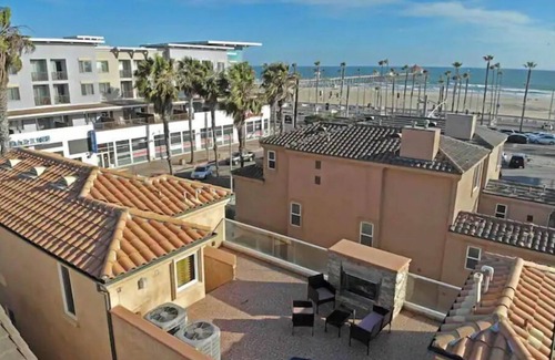 Santa Ana Heights Casa | Life’s a beach…house with gorgeous ocean&pier views. A few steps to the waves.,.