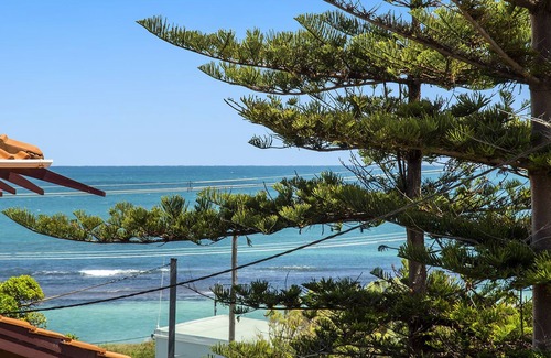 Ledge Point Casa | Life’s about living on the edge and enjoying the view!