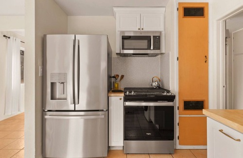 Stockton Casa | Light & Airy - Close to DT, Petco, & Little Italy!