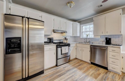 Turner Park Casa | Light & Airy Midtown Charmer