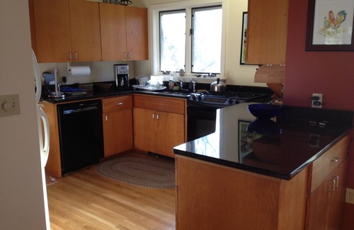 West Tisbury Casa | Light & Airy West Tisbury home / Entradas para el ferry en julio / en 3 acres privados, / servicios