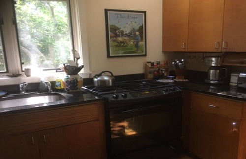 West Tisbury Casa | Light & Airy West Tisbury home / Entradas para el ferry en julio / en 3 acres privados, / servicios