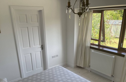 South Brent Cabina | Light and Airy Lodge in Devon Countryside