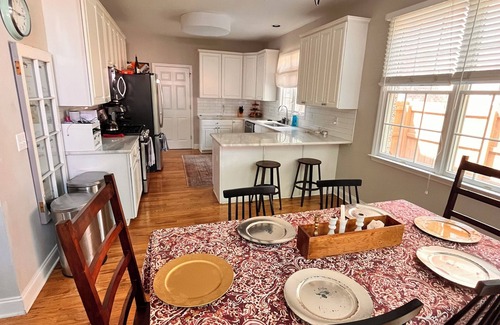 Brentwood Casa | Light and bright 3-bedroom house in Brentwood with seasonal pool