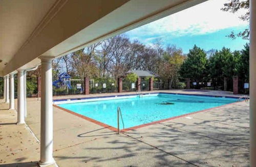 Brentwood Casa | Light and bright 3-bedroom house in Brentwood with seasonal pool