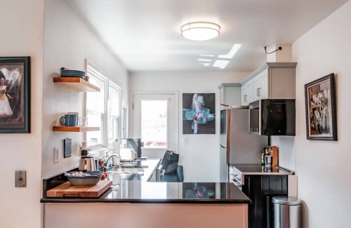 College Hill Casa | Light and bright apartment in the heart of Eugene