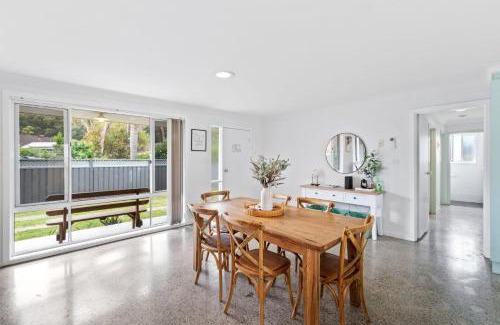 Maloneys Beach Casa | Light and Bright at Maloneys