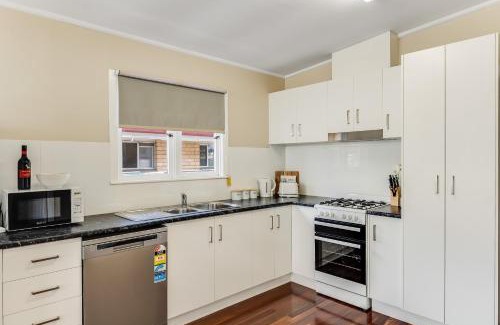 East Toowoomba Casa | Light & Bright! 3 Bedroom Cottage, East Toowoomba!