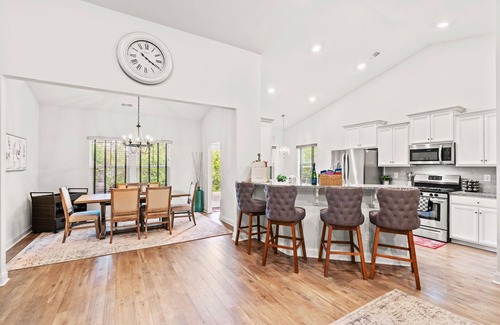 Red Hill Casa | Light & Bright 3BR w/ Backyard on Golf Course