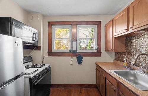 Pittsburgh Casa | Light-Bright with Craftsman Character and Views