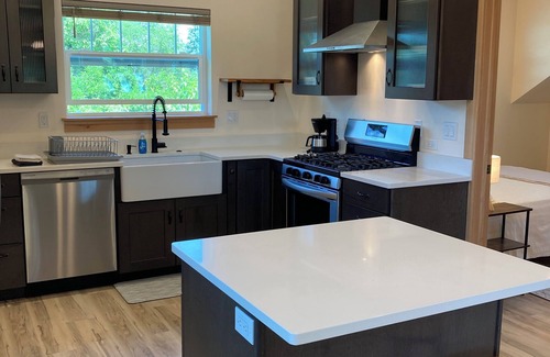 Sandpoint Apartamento | Light - filled 1-bedroom apartment with AC, WiFi in delightful South Sandpoint