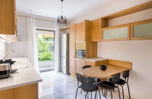 Marousi Apartamento | Light-Filled 3BR Apartment in Marousi