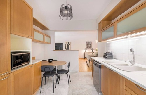 Marousi Apartamento | Light-Filled 3BR Apartment in Marousi