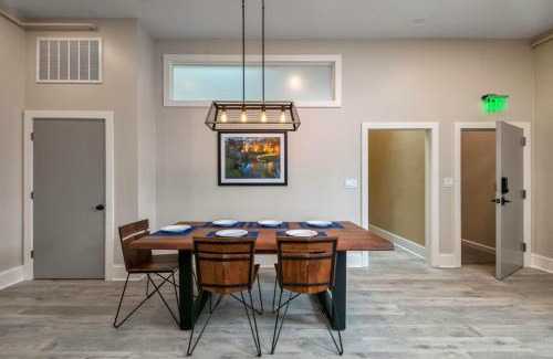 Roanoke Apartamento | Light-filled adventure loft