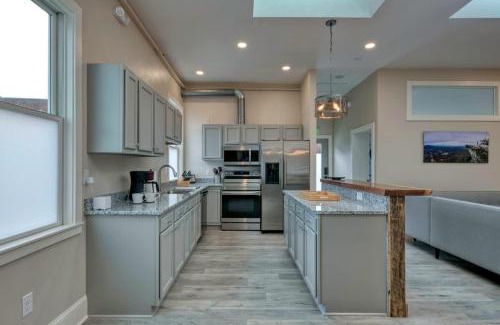 Roanoke Apartamento | Light-filled adventure loft