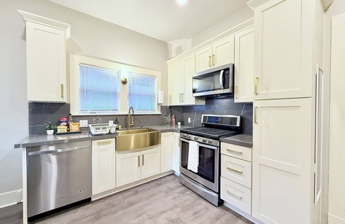 Wallingford Apartamento | Light filled apt in Historic Home by UW & Downtown