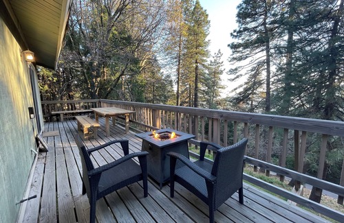 Cedarpines Park Cabina | Light filled Cabin in the Woods