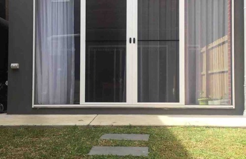 Fitzroy North Casa | Light Filled Inner City Home Convenient Parking