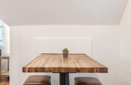 Holly Apartamento | Light-Filled Loft near Lady Bird Lake