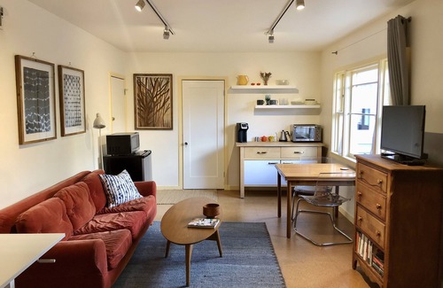 Emeryville Casa | Light-filled spacious home with lovely gardens