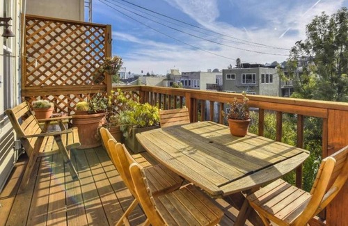 Castro District Condominio | Piso eduardiano Dolores Park lleno de luz y elegante