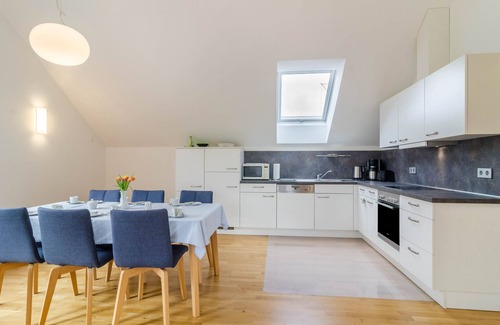 Ueberlingen Apartamento | Light-Flooded Holiday Apartment “Haus Buche” close to Lake Constance with Wi-Fi, Balcony & Garden; Parking Available