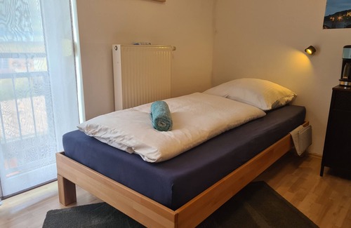 Waldbuttelbrunn Cama Y Desayuno | Habitación inundada de luz en el área de Würzburg