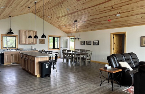 Galena Casa | Lighted Hot Tub w/ 4 BD/2.5 Baths and VERY close to town.