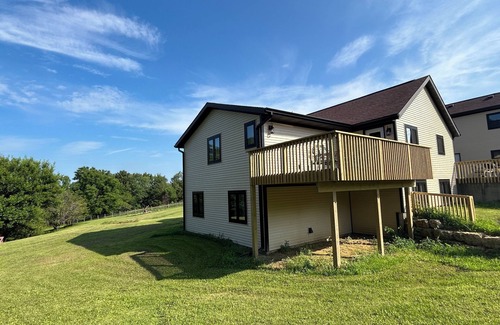 Galena Casa | Lighted Hot Tub w/ 4 BD/2.5 Baths and VERY close to town.