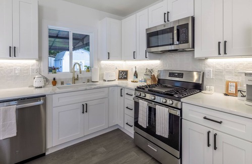 Alki Casa | Lighthouse Cottage on West Seattle's Alki Beach