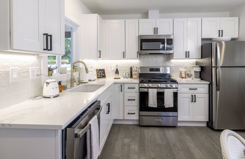 Alki Casa | Lighthouse Cottage on West Seattle's Alki Beach