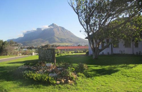 Cape Town Cabina | Lighthouse Farm Backpackers Lodge