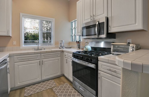 Westside Santa Cruz Casa | Lighthouse Field, 1 Block to Beach, Steamer Lane, Wharf