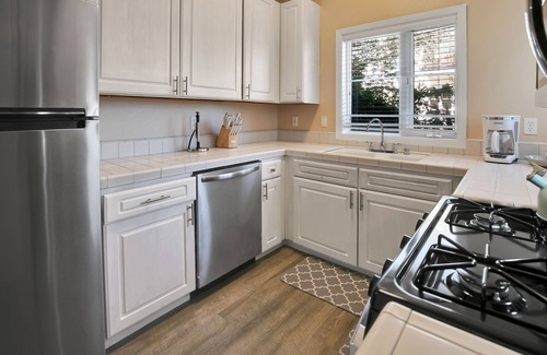 Westside Santa Cruz Casa | Lighthouse Field, 1 Block to Beach, Steamer Lane, Wharf
