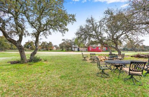 Johnson City Casa | Lighthouse Hill Ranch - Red House