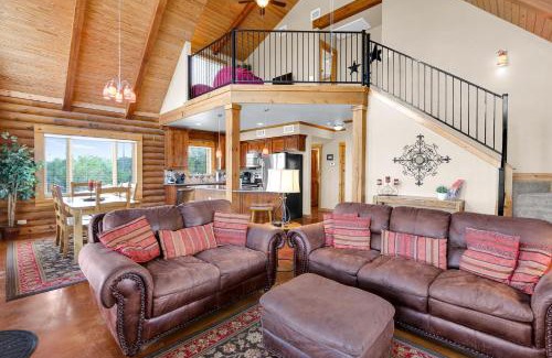 Johnson City Casa | Lighthouse Hill Ranch - Log Home