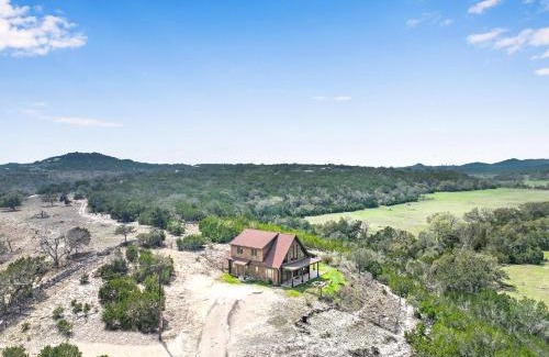Johnson City Casa | Lighthouse Hill Ranch - Log Home