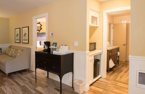 Pacific Grove Hotel | Lighthouse Lodge And Cottages