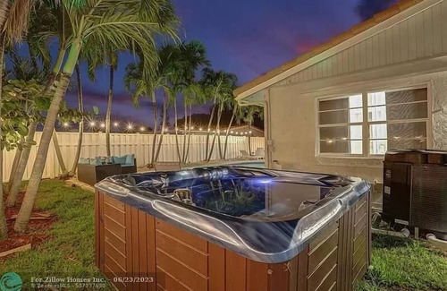 Lighthouse Point Casa | Lighthouse retreat - 5BR-Pool