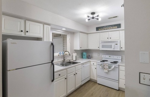 Lakeland Condominio | Lighthouse Retreat – Pool, Swim Dock and More!