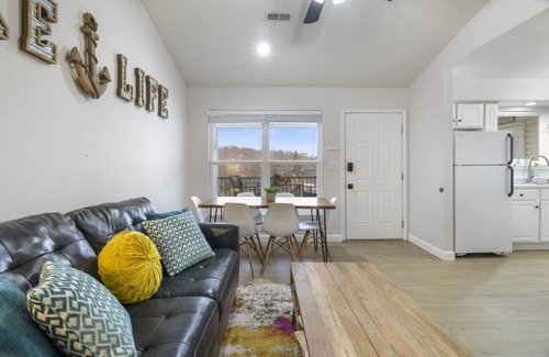 Lakeland Condominio | Lighthouse Retreat – Pool, Swim Dock and More!