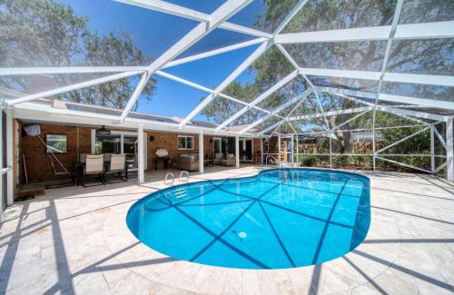 Bay Harbour Casa | Lighthouse Retreat With A Pool