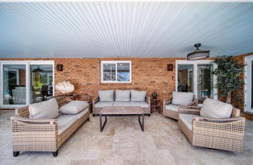 Bay Harbour Casa | Lighthouse Retreat With A Pool