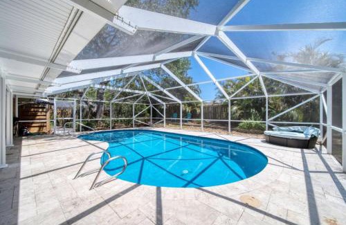 Bay Harbour Casa | Lighthouse Retreat With A Pool