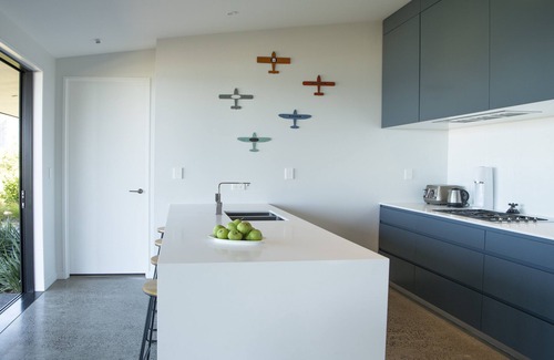 Waimarama Casa | Lightning Ridge Views - Waimarama Holiday Home