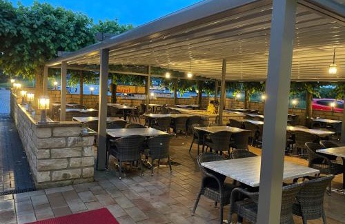 Wenden Apartamento | LIGHTPLACE Große Unterkunft 3 Schlafzimmer Boxspring Smart TV Biergarten Restaurant